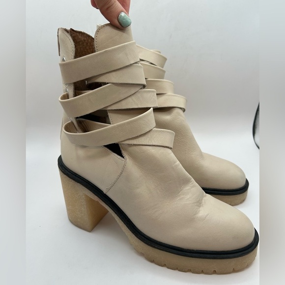 NEW 39.5 Free People Jesse Cutout Ankle Boots Leather Off-White Lug Sole Strappy - Picture 7 of 13